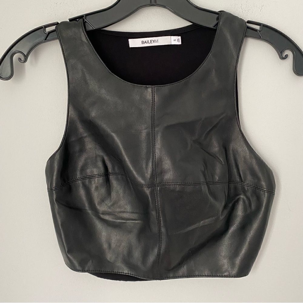 Bailey 44 Sleeveless Crew Neck Cropped Black Cropped Top
